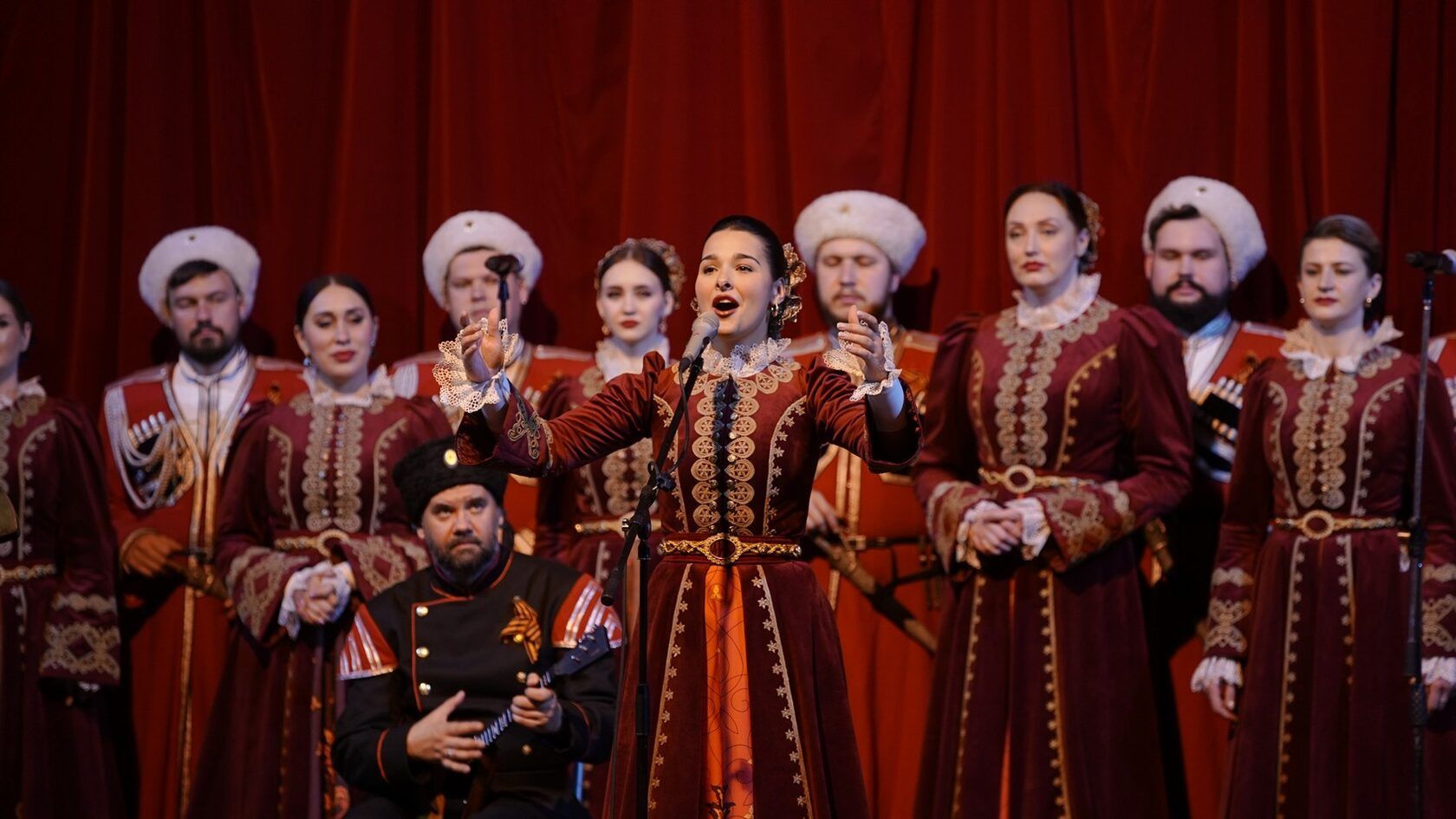 Кубанский казачий хор. Нам 215 лет